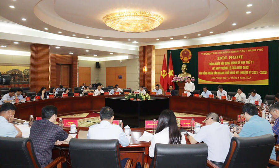 Quang cảnh cuộc họp.