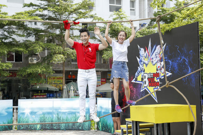 Ốc Thanh Vân cười thả ga bên Nguyên Khang trong