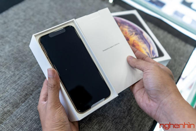 Cận cảnh iPhone XS Max 256GB đầu ti&ecirc;n tại Việt Nam