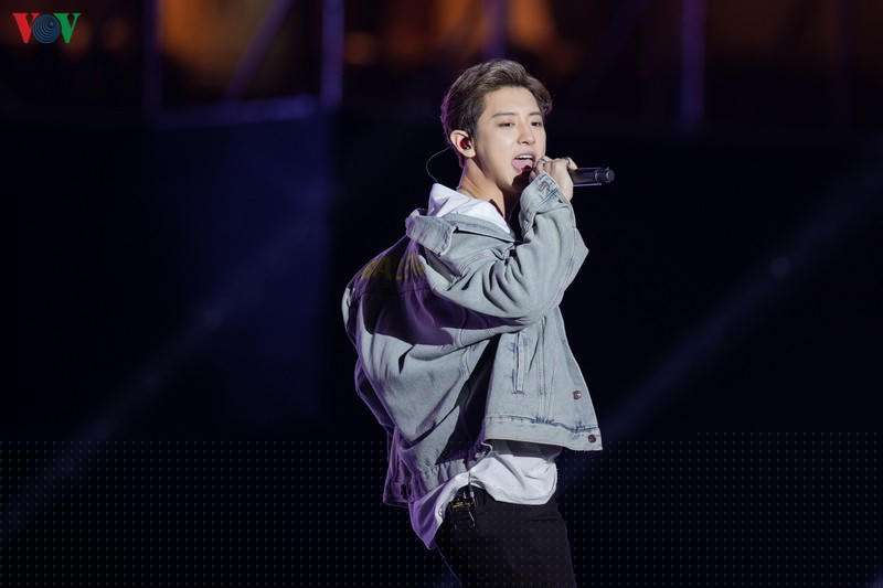 exo chanyeol doi non la, sehun chia se rat nho viet nam tai k-pop super concert hinh 4