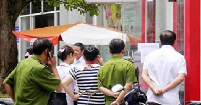 Một cây ATM ở Đà Nẵng bị đập phá vào ngày 30.3.2015 Ảnh: Báo CAĐN
