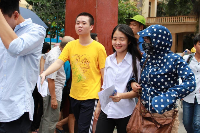 Nét mặt tươi cười của các em sau khi hoàn thành môn thi thứ 3 của mình.