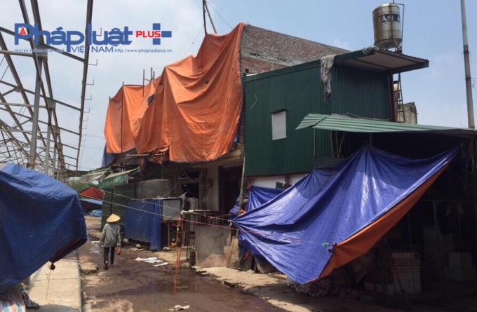 Cùng với công trình 3 tầng trên, tại đây còn xây dựng kho đông lạnh.