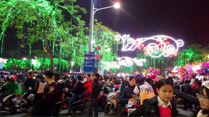 Biển người chật kín khu vực gần trung tâm Thành phố Hải Phòng.