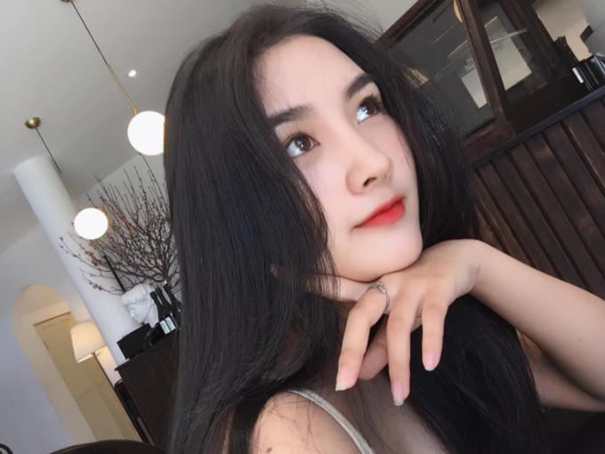 Tốt nghiệp THPT một trường cấp 3 danh giá ở quận Tân Phú (TP.HCM), Lan Anh trúng tuyển vào Khoa Quan hệ quốc tế. "Tôi là người hướng ngoại, thích môi trường giao tiếp với nhiều người nên chọn khoa này để theo học", Lan Anh chia sẻ.