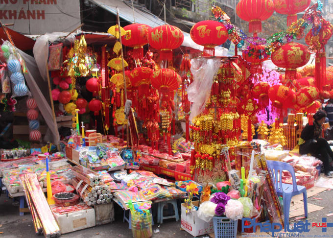 Phố Hàng Mã lung linh ngày áp Tết