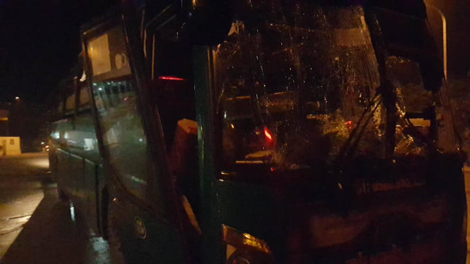 Hiện trường vụ nổ xe giường nằm vung v&atilde;i đồ của h&agrave;nh kh&aacute;ch