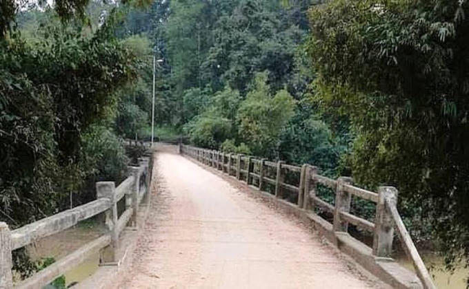 Cầu Gang nơi cô gái nhảy xuống sông mất tích.