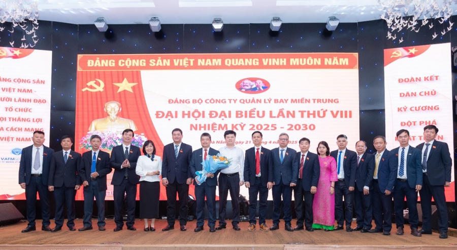 Ban Chấp hành Đảng bộ Công ty Quản lý bay miền Trung khóa VIII, nhiệm kỳ 2025 - 2030 ra mắt Đại hội.