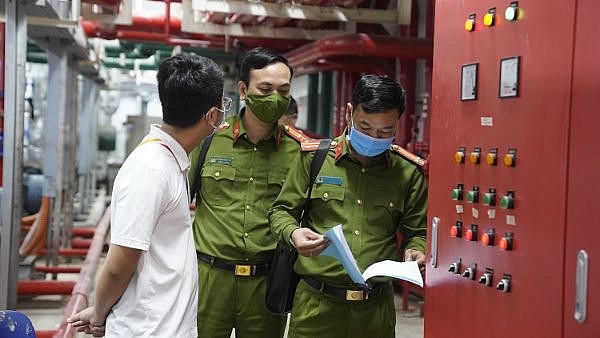 Đoàn kiểm tra do Cục Cảnh sát Phòng cháy chữa cháy và Cứu nạn cứu hộ (PCCC&CNCH) chủ trì, phối hợp Công an TP Hà Nội tổ chức kiểm tra các điều kiện an toàn PCCC tại Sân vận động Quốc gia Mỹ Đình