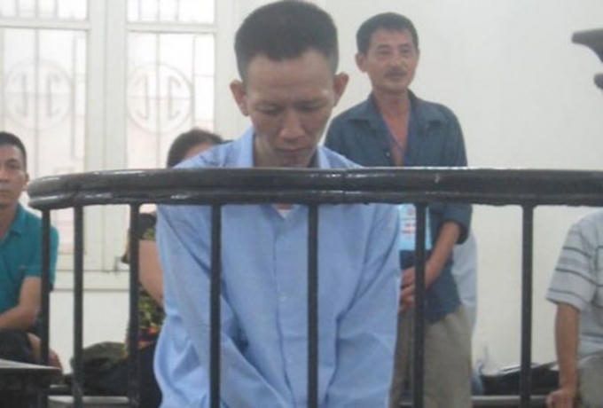 Nho trước vành móng ngựa trong phiên xét xử