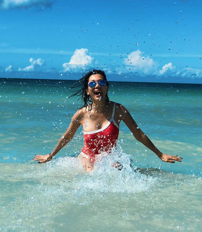 MC Nguyễn Cao Kỳ Duyên thả dáng với áo tắm nuột nà khó cưỡng - ảnh 8