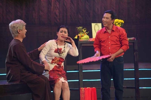 Minh Nh&iacute; quay quắt, r&agrave;n rụa nước mắt v&igrave; c&aacute;c con qu&ecirc;n đấng sinh th&agrave;nh