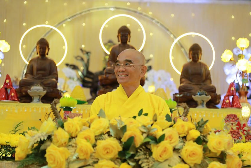 Thượng toạ Thích Tuệ Hải – Uỷ viên ban Hoàng pháp Trung Ương, Trụ trì chùa Long Hương (Nhơn Trạch, Đồng Nai) tại buổi pháp thoại. Ảnh: Đội truyền thông chùa Long Hưng