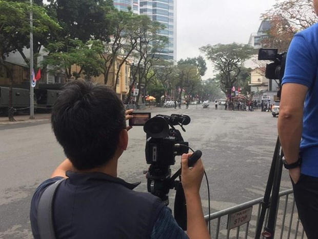 02/03/2019 09:22&nbsp;Đo&agrave;n xe của Chủ tịch Triều Ti&ecirc;n Kim Jong-un chuẩn bị rời kh&aacute;ch sạn Melia: