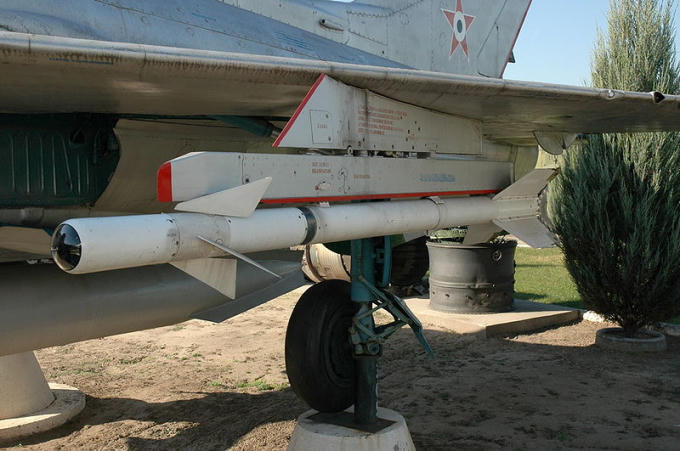 Tên lửa K-13 trên tiên kích MiG-21 trưng bày ở Bảo tàng lịch sử quân sự
