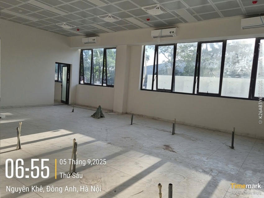 Khu nhà ăn cũng chưa được lắp đặt thiết bị.