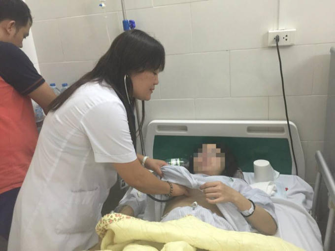 Một bệnh nhân mắc sốt xuất huyết được điều trị tại BV Bạch Mai. Ảnh: M.Thanh
