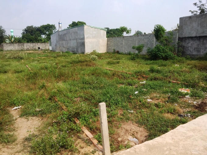 Một lô đất tại xã Tân Phú Trung, huyện Củ Chi có chiều ngang 5m, chiều dài 29m được rao bán với giá 1,1 tỷ đồng nhưng vẫn chưa có người mua. Ảnh: Đại Việt.