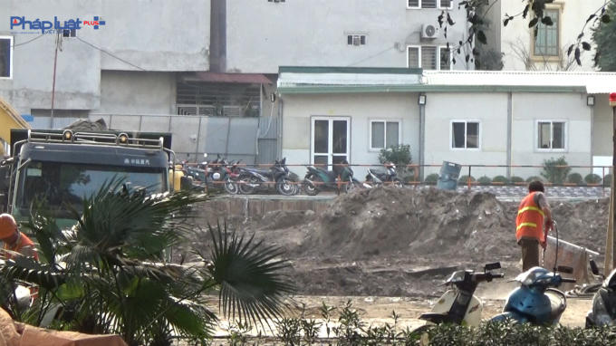 Phần móng Dự án Athena Complex Pháp Vân chưa được thi công xong.