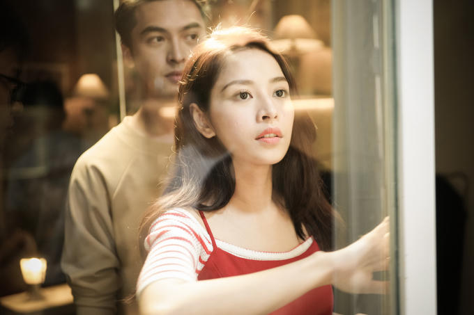 Chi Pu hát mộc lay động trên nền guitar