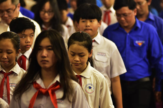 Nét buồn trên gương mặt của những học sinh tiêu biểu của Thành phố