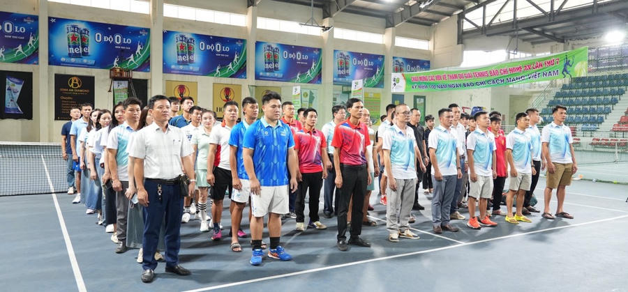 Nhiều VĐV chuyên nghiệp từ các tỉnh thành về tham dự giải đấu.