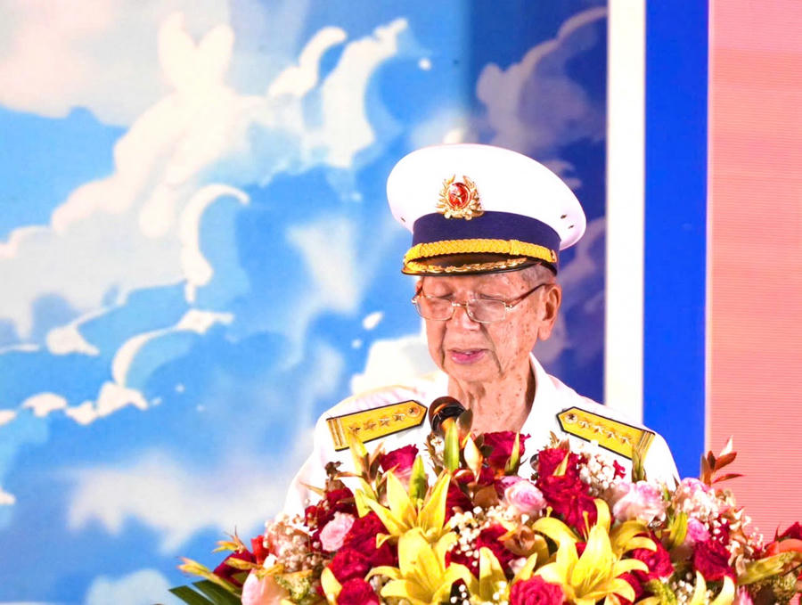 Đại tá Khưu Ngọc Bảy - Nguyên Trung đoàn trưởng Trung đoàn 962, Nguyên Phó Chủ tịch Hội truyền thống đường Hồ Chí Minh trên biển, phát biểu tại buổi Lễ.