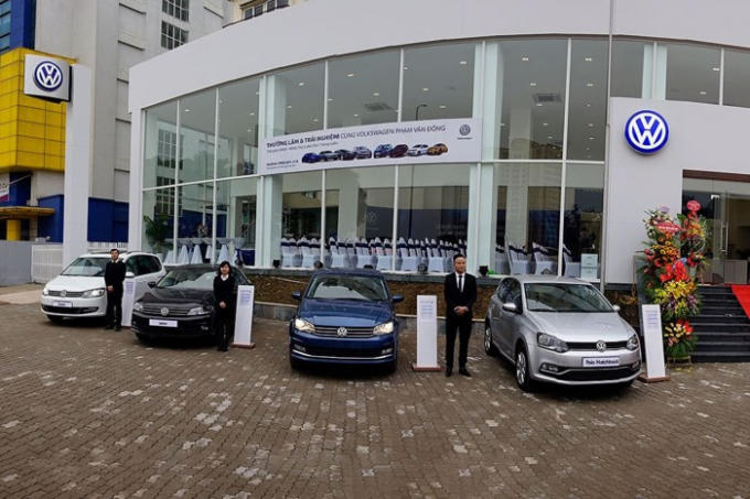 Toàn cảnh Showoom của đại lý 4S VW AutoHaus Phạm Văn Đồng.