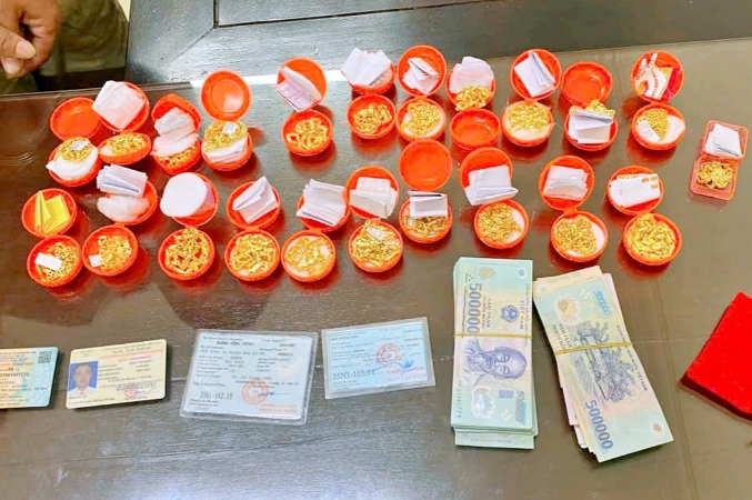 Số vàng là tang vật cơ quan công an thu giữ được.