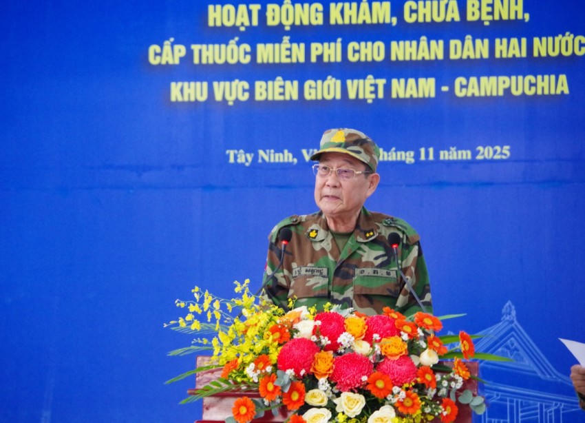 Trung tướng Prom Satharath, Phó Cục trưởng Cục Quân y, Quân đội Hoàng gia Campuchia phát biểu tại chương trình