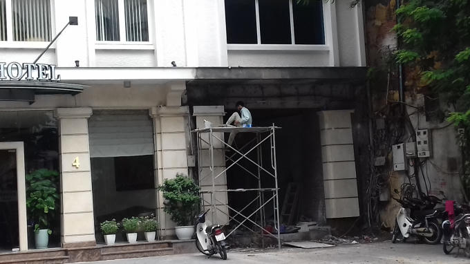 Mặc dù UBND TP Hà Nội đã có sự chỉ đạo các ban ngành vào cuộc điều tra, xác minh, xử lý sai phạm nhưng công trình này vẫn ngsng nhiên tồn tại, công nhân vẫn đang thi công.