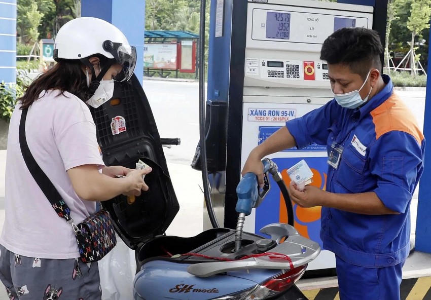 Giá xăng giảm tiếp trong kỳ điều chỉnh ngày 17/4.