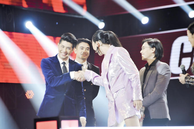 The Voice 2018: T&oacute;c Ti&ecirc;n cứu học tr&ograve; Noo Phước Thịnh: