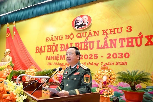 Đại tướng Trịnh Văn Quyết, Bí thư Trung ương Đảng, Ủy viên Thường vụ Quân ủy Trung ương, Chủ nhiệm Tổng cục Chính trị QĐND Việt Nam phát biểu chỉ đạo Đại hội.