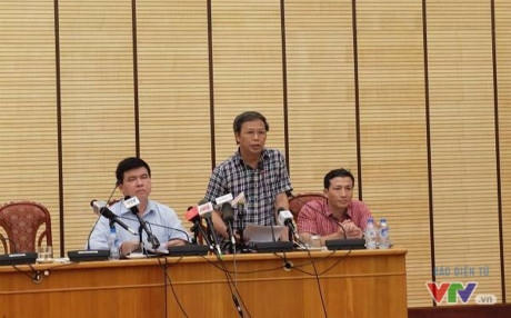 Ông Nguyễn Hữu Nghĩa, Phó Giám đốc sở Tài Nguyên môi trường trong cuộc họp báo.