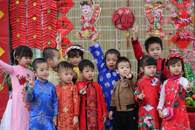 Một số hình ảnh các bé tham gia Hội chợ Tết.