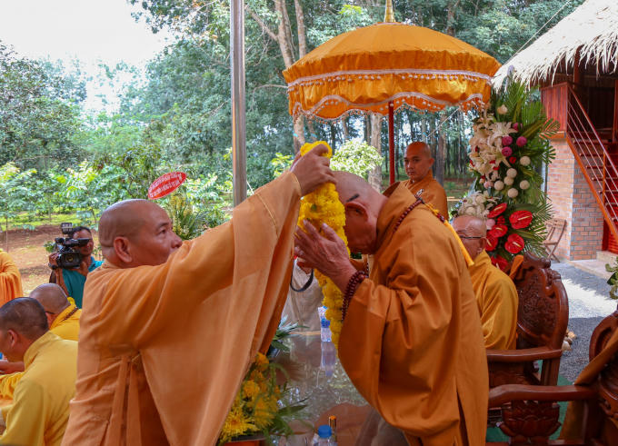 Dâng hoa