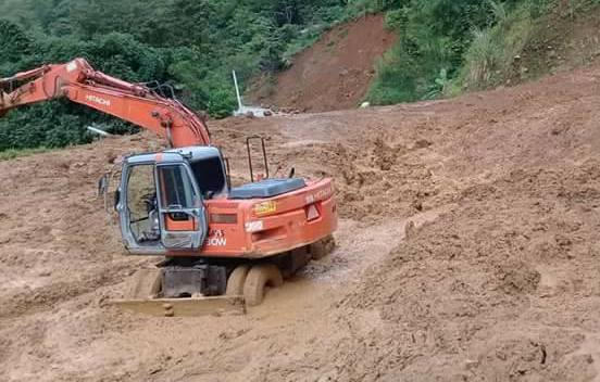 Nhiều tuyến đường liên xã miền núi Thanh Hóa dự kiến sẽ tiếp tục ách tắc trong nhiều ngày tới.