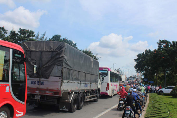 Ùn ứ phương tiện trên quốc lộ 60.