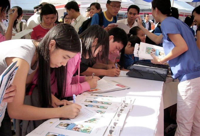 Đào tạo gắn với nhu cầu doanh nghiệp được cho là giải pháp để nâng cao tỉ lệ sinh viên tốt nghiệp có việc làm.