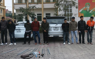 Nhóm đối tượng bị bắt giữ. (Ảnh: Công an TP Hà Tĩnh).