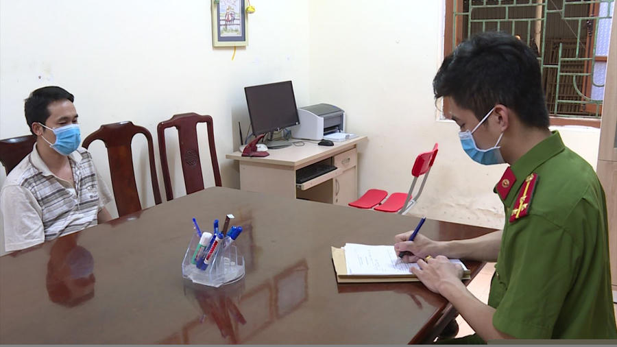 Đối tượng bị bắt giữ tại cơ quan công an