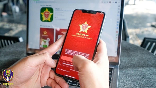 Người dân được xuất trình bằng lái trên VNeID hoặc số giấy phép lái xe khi được kiểm tra. (Ảnh minh họa)