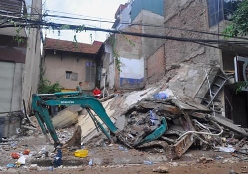 Hiện trường xảy ra vụ sập nhà dân 3 tầng tại địa chỉ số 43 phố Cửa Bắc.