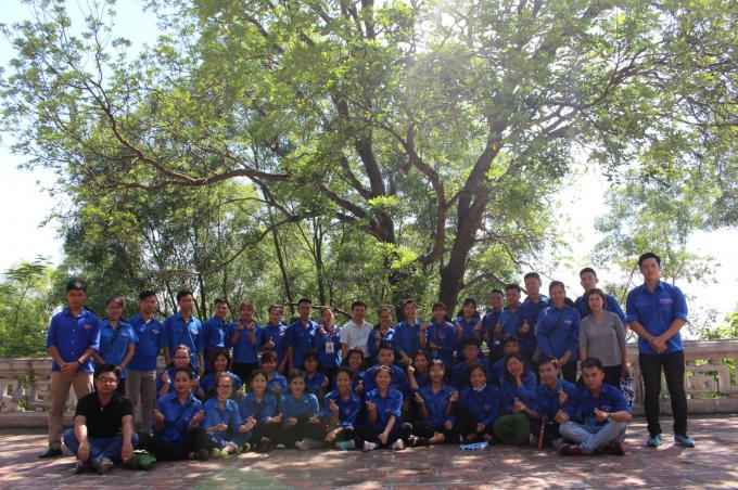 Đoàn tình nguyện chụp ảnh lưu niệm tại Chùa Bổ Đà, huyện Việt Yên, tỉnh Bắc Giang - di tích lịch sử tâm linh khi đoàn đi tham quan, kết thúc hành trình tình nguyện hè 2016. Ảnh Xị Nguyễn