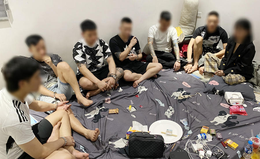 7-doi-tuong-bi-bat-qua-tang-tai-hien-truong