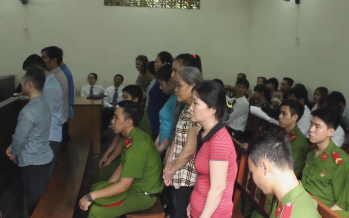 Các bị cáo tại phiên tòa xét xử.