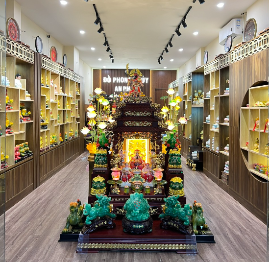 Một góc bày trí cửa hàng Đồ thờ phong thủy An Phát
