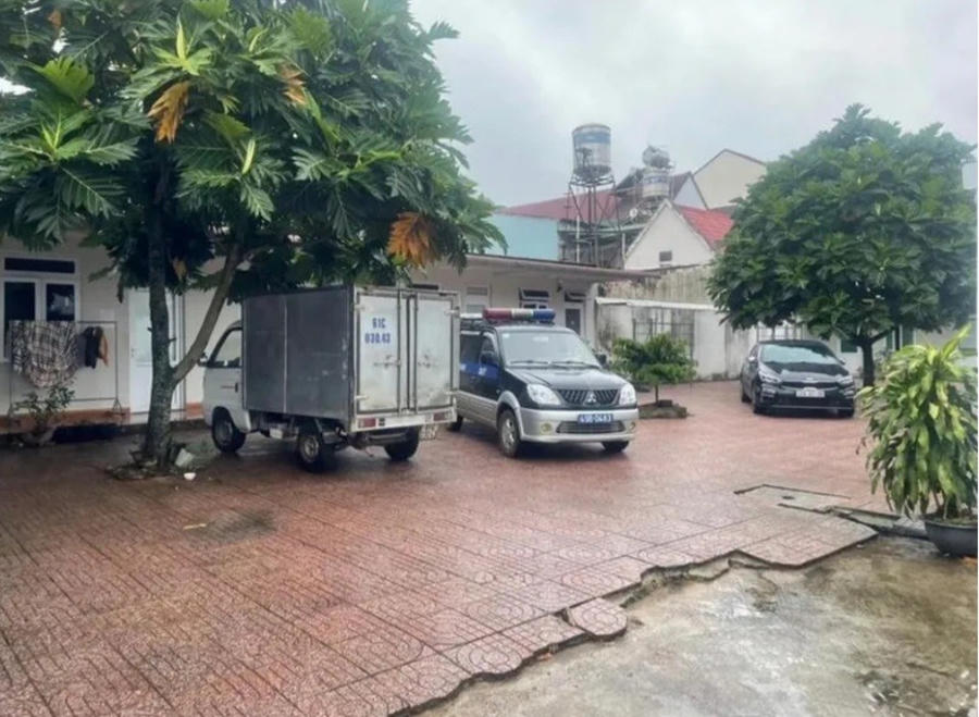 Cơ quan chức năng khám xét nơi làm việc của bị can Đoàn Ngọc Hùng tại Công ty CP Tằm Sắn Bảo Lộc. Ảnh: H.Đ